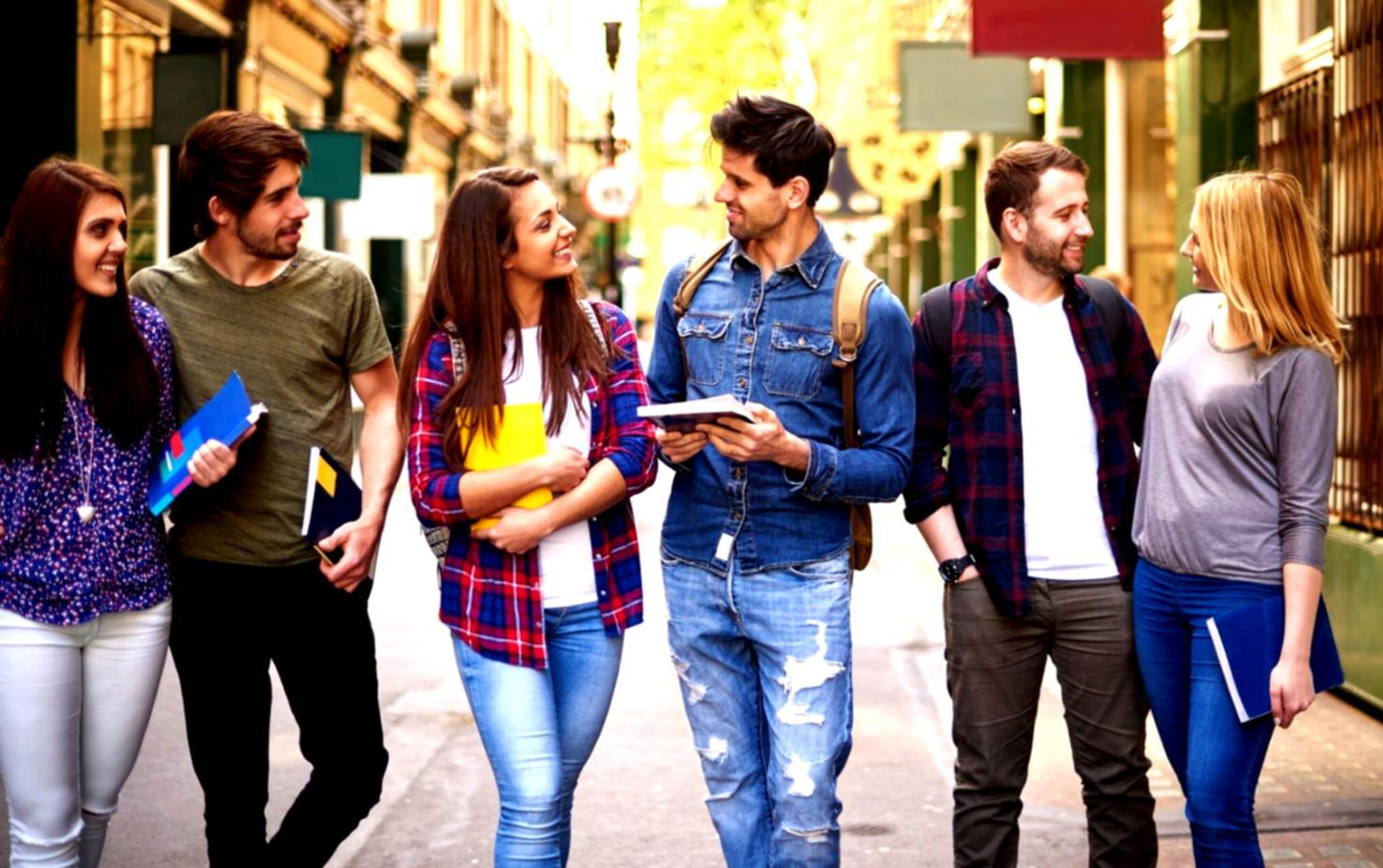 Ambiente de trabajo profesional con análisis de datos financieros